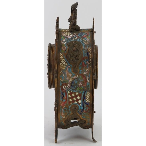 98 - A French champlevé enamelled mantle clock by Pailthorp of Paris, 19th century. Key included. 36.5 cm... 