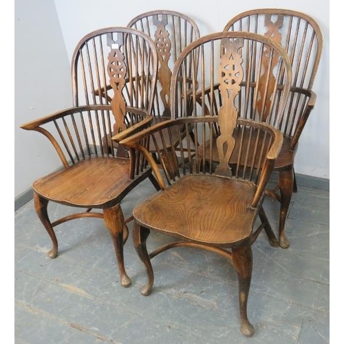 722 - A set of four 19th century elm and beech Windsor wheelback chairs, on cabriole supports with crinoli... 