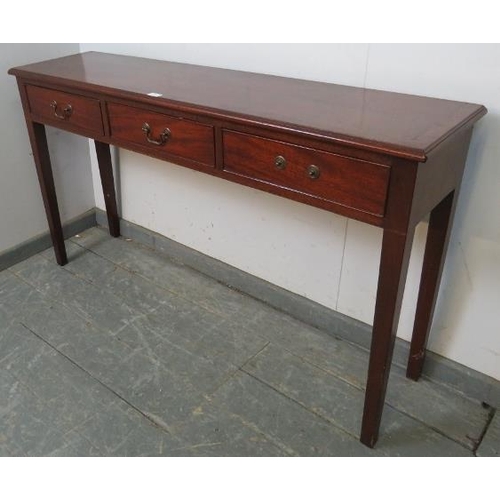 731 - A narrow Georgian style mahogany console table/sideboard, crossbanded and with parquetry inlay, hous... 