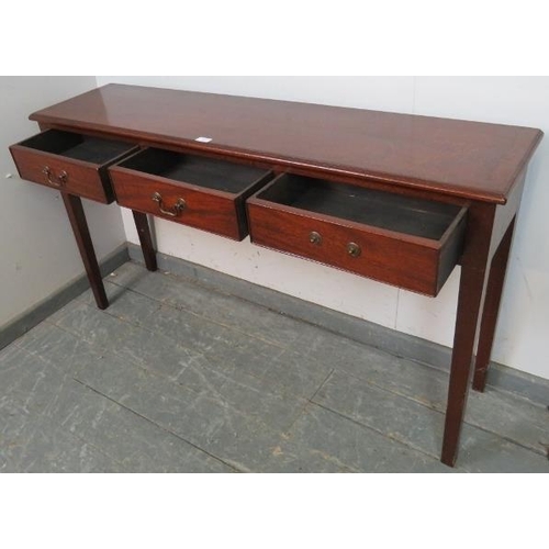 731 - A narrow Georgian style mahogany console table/sideboard, crossbanded and with parquetry inlay, hous... 