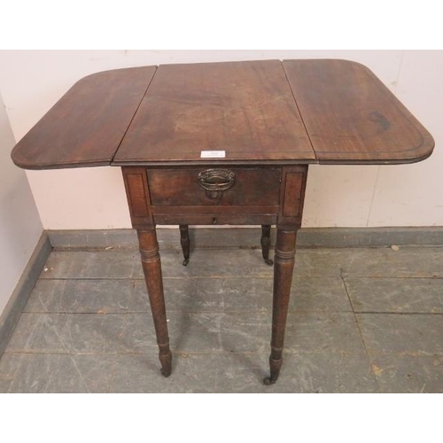 858 - A Georgian mahogany drop-leaf worktable, housing one drawer with pull out slide under, on tapering t... 