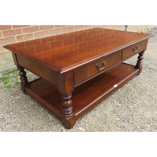 863 - A heavy oak coffee table in the 18th century taste, the top rising to reveal a storage well, having ... 