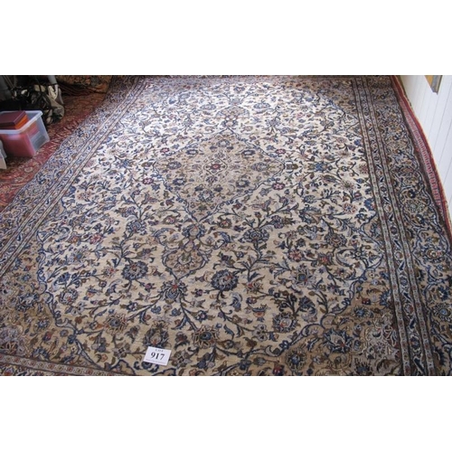 917 - A fine Persian Kashan carpet, early/mid 20th century. Some wear conclusive to age, colours still goo... 