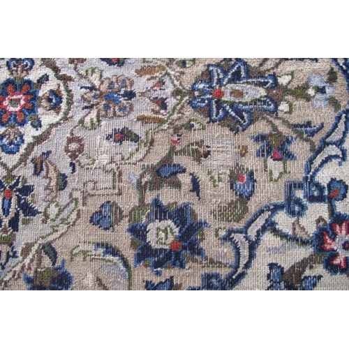 917 - A fine Persian Kashan carpet, early/mid 20th century. Some wear conclusive to age, colours still goo... 