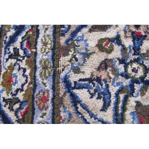 917 - A fine Persian Kashan carpet, early/mid 20th century. Some wear conclusive to age, colours still goo... 