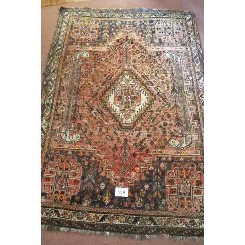 929 - A mid 20th century Persian rug with central diamond motif. Flanked either side by columns with mount... 