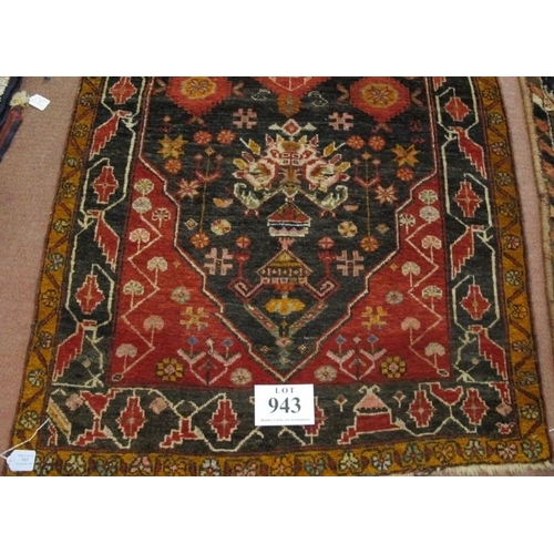 943 - A fine mid 20th century Baluch rug with stylized floral motifs on claret 4 charcoal field. 1.72cm x ... 