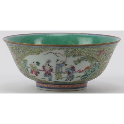 19 - A Chinese famille rose polychrome enamelled porcelain bowl, 20th century. Finely painted in overglaz... 