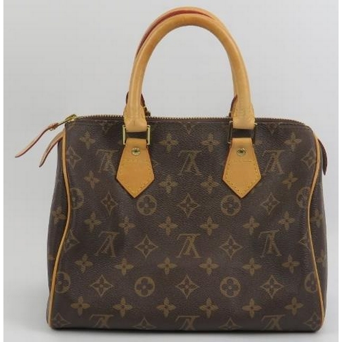 24 - A Louis Vuitton monogram canvas leather ’Speedy 25’ handbag. Approximate dimensions: 26 cm length, 1... 