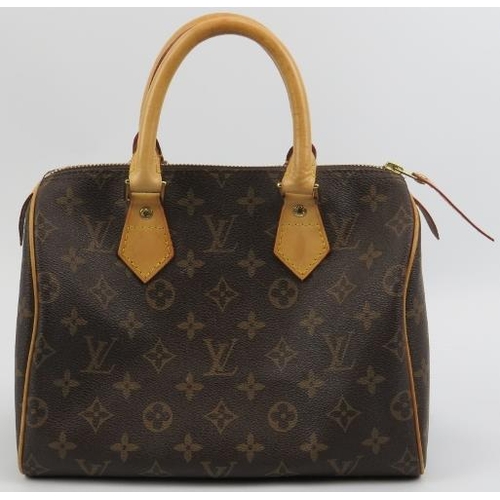 24 - A Louis Vuitton monogram canvas leather ’Speedy 25’ handbag. Approximate dimensions: 26 cm length, 1... 