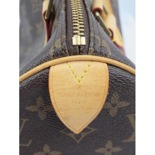 24 - A Louis Vuitton monogram canvas leather ’Speedy 25’ handbag. Approximate dimensions: 26 cm length, 1... 