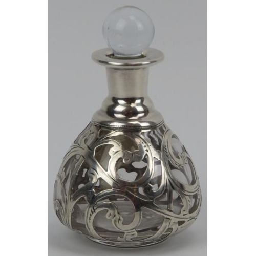 28 - An American Art Nouveau silver overlay glass perfume bottle with stopper, circa 1900. Mark of Alvin ... 