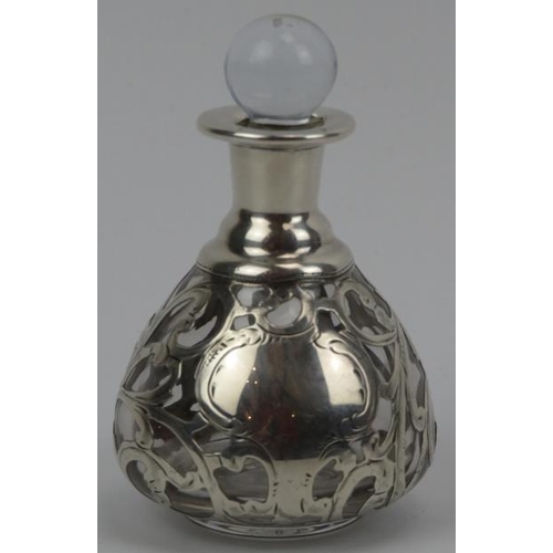 28 - An American Art Nouveau silver overlay glass perfume bottle with stopper, circa 1900. Mark of Alvin ... 