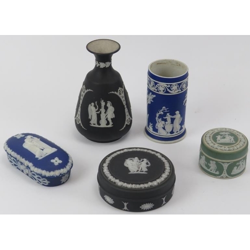 33 - A group of five Wedgwood jasperware items, 19th/early 20th century. Comprising a black basalt vase, ... 