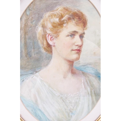 592 - Edwardian School - 'Portrait of a Lady', watercolour, oval, 33cm x 23cm, framed.
Condition report: N... 