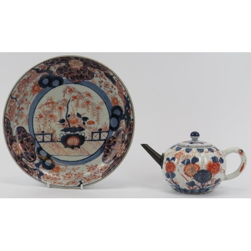 7 - A Chinese Imari teapot and Japanese Imari dish, 18th/19th century. Comprising a Chinese Imari teapot... 