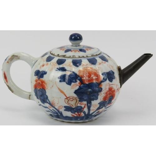 7 - A Chinese Imari teapot and Japanese Imari dish, 18th/19th century. Comprising a Chinese Imari teapot... 