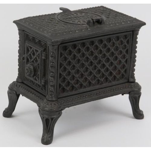 70 - A miniature novelty cast iron inkwell modelled as a Godin ‘Chauffette’ stove, 20th century. The exte... 