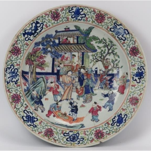 76 - A Chinese Wucai famille rose polychrome enamelled porcelain charger, 19th century. Decorated with fi... 