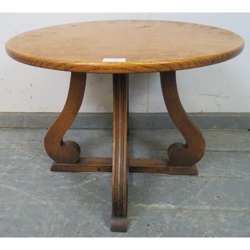 750 - An early 20th century oak low side table, circular top on scrolled supports and cross-stretcher.
Dia... 