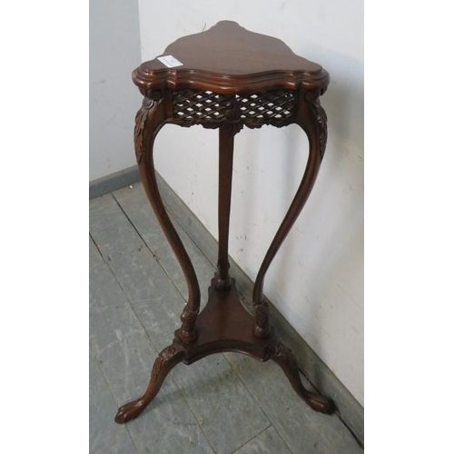 792 - A reproduction Georgian style mahogany torchere/lamp table, 20th century, good classical decoration ... 