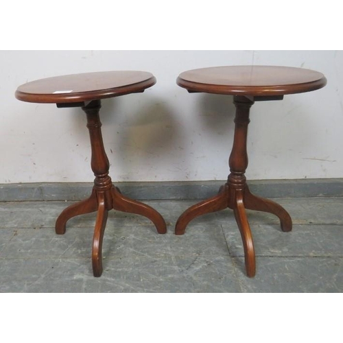 810 - A pair of reproduction Regency style solid hardwood wine tables, 36cm x diameter.