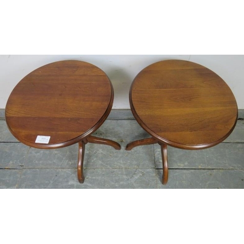 810 - A pair of reproduction Regency style solid hardwood wine tables, 36cm x diameter.