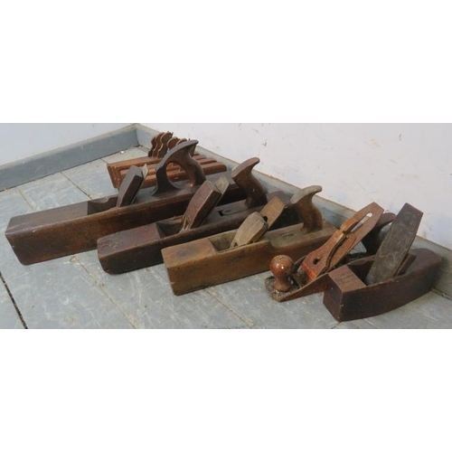 854 - A collection of vintage and antique woodworking planes.
Condition report: Age and use related wear.