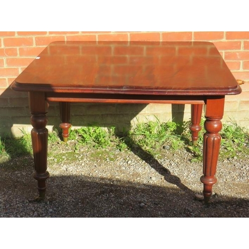 880 - A Victorian mahogany wind-out extending dining table, with additional leaf, on tapering fluted suppo... 