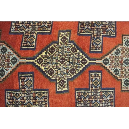 906 - A North West Persian Senneh runner, thick weave with a central repeat pattern, 305 cm x .90cm.
Condi... 