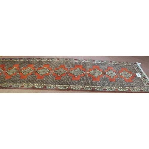 906 - A North West Persian Senneh runner, thick weave with a central repeat pattern, 305 cm x .90cm.
Condi... 