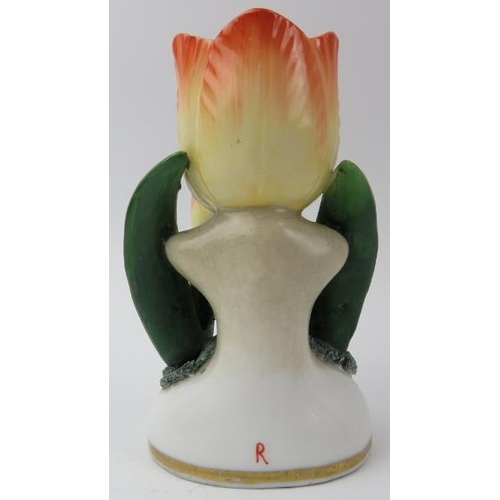 100 - A Staffordshire orange tulip vase, 19th century. 11.5 cm height. 
Condition report: Good condition e... 