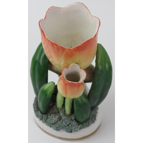 100 - A Staffordshire orange tulip vase, 19th century. 11.5 cm height. 
Condition report: Good condition e... 