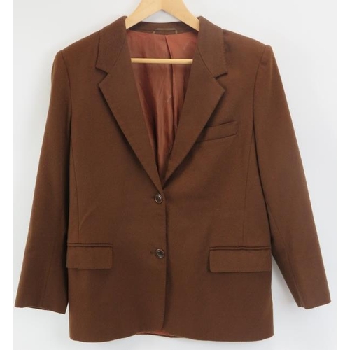 233 - Fashion: A vintage Max Mara ladies brown wool jacket. With labels.  75 cm length. 
Condition report:... 