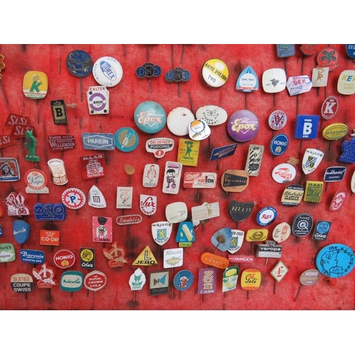 236 - A large collection of vintage stick pin badges. Mostly brand advertising badges. (Quantity).
Conditi... 