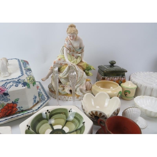 262 - An assortment of vintage ceramics and collectables. (Quantity).
Condition report: Some age related w... 