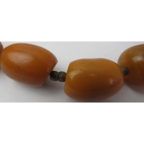 277 - Tribal Art: An African amber beaded necklace. 60 cm approximate length. 
Condition report: Some age ... 