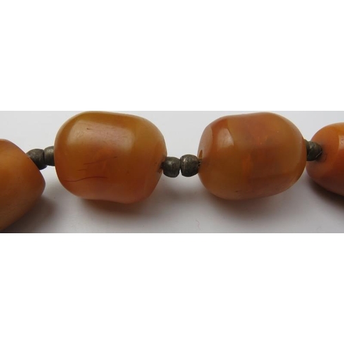 277 - Tribal Art: An African amber beaded necklace. 60 cm approximate length. 
Condition report: Some age ... 