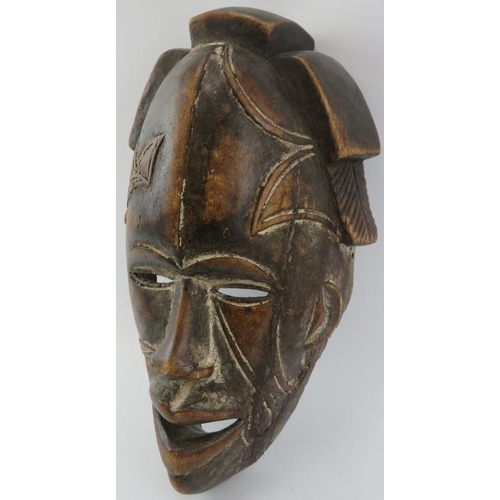 285 - Tribal Art: An African carved wood mask, probably Ivory Coast. 42 cm height. 
Condition report: Some... 