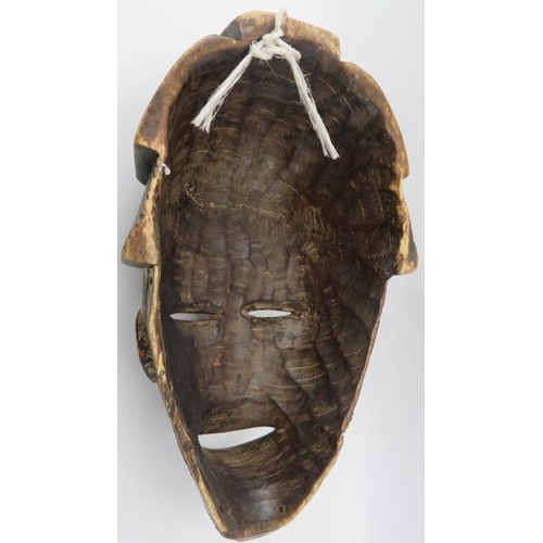 285 - Tribal Art: An African carved wood mask, probably Ivory Coast. 42 cm height. 
Condition report: Some... 