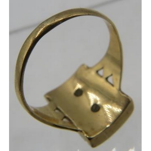 306 - A 9ct gold & enamelled mourning ring with two screws to the back, size S, boxed. 
Condition report: ... 