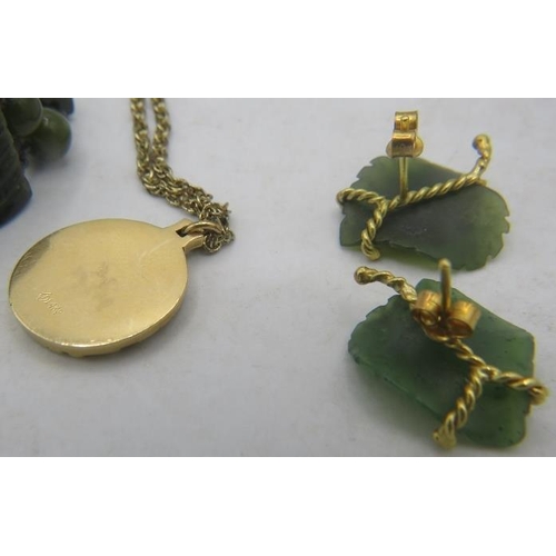 309 - A pair of vintage 9ct gold & jade earrings in a leaf design, (receipt for 1976 in the box), boxed. A... 