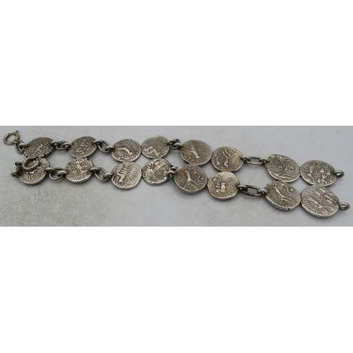 364 - A Denarius Roman coin style bracelet. Approx weight 74 grams.
Condition report: Good condition.