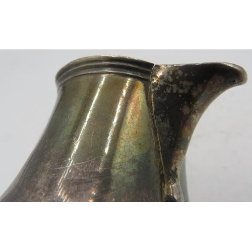 371 - A small Georgian silver sparrow beak jug, London 1735, Thomas Tearle. Approx weight 2.6 troy oz/81 g... 