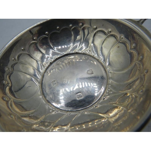 373 - A silver wine taster, Birmingham 1979. Approx weight 1.2 troy oz/37 grams.
Condition report: Slight ... 