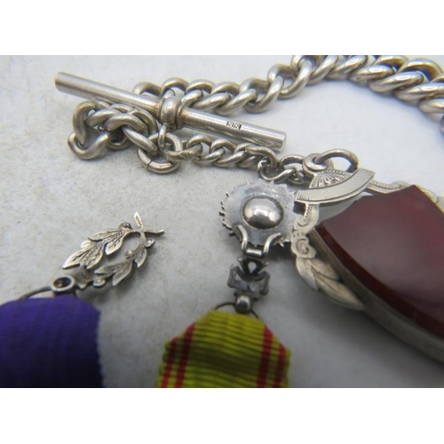 400 - A graduated silver Albert with 'T' bar, dog clip and cornelian & blood stone fob, approx weight 49 g... 