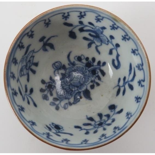 50 - A group of four Chinese porcelain wares, 18th/19th century. Comprising two blue and white tea bowls,... 