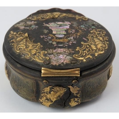 60 - A tortoiseshell snuff box, a treen snuff box of book form and a tea caddy box, 19th century. Treen b... 