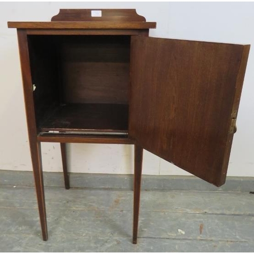 721 - A 19th century mahogany Sheraton Revival bedside cabinet, to match previous lot, crossbanded and mar... 