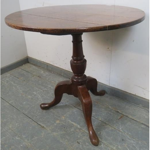 734 - A George III medium oak tilt-top supper table, on a turned pedestal with splayed tripod supports. 
H... 